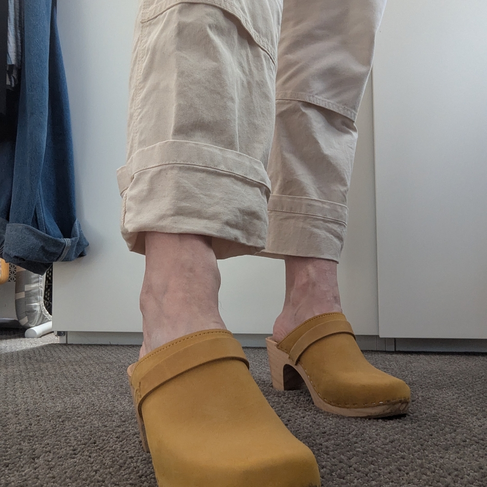 Sandrens Yellow leather Clogs EUC size 9 39 - Picture 5 of 11